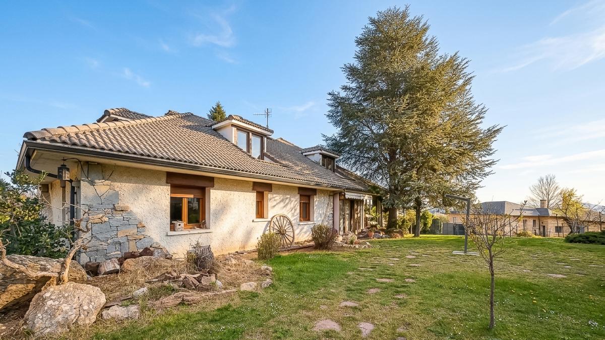 <![CDATA[Un precioso chalé en una conocida área de veraneo para vivir a medio camino entre Pamplona y Logroño]]>