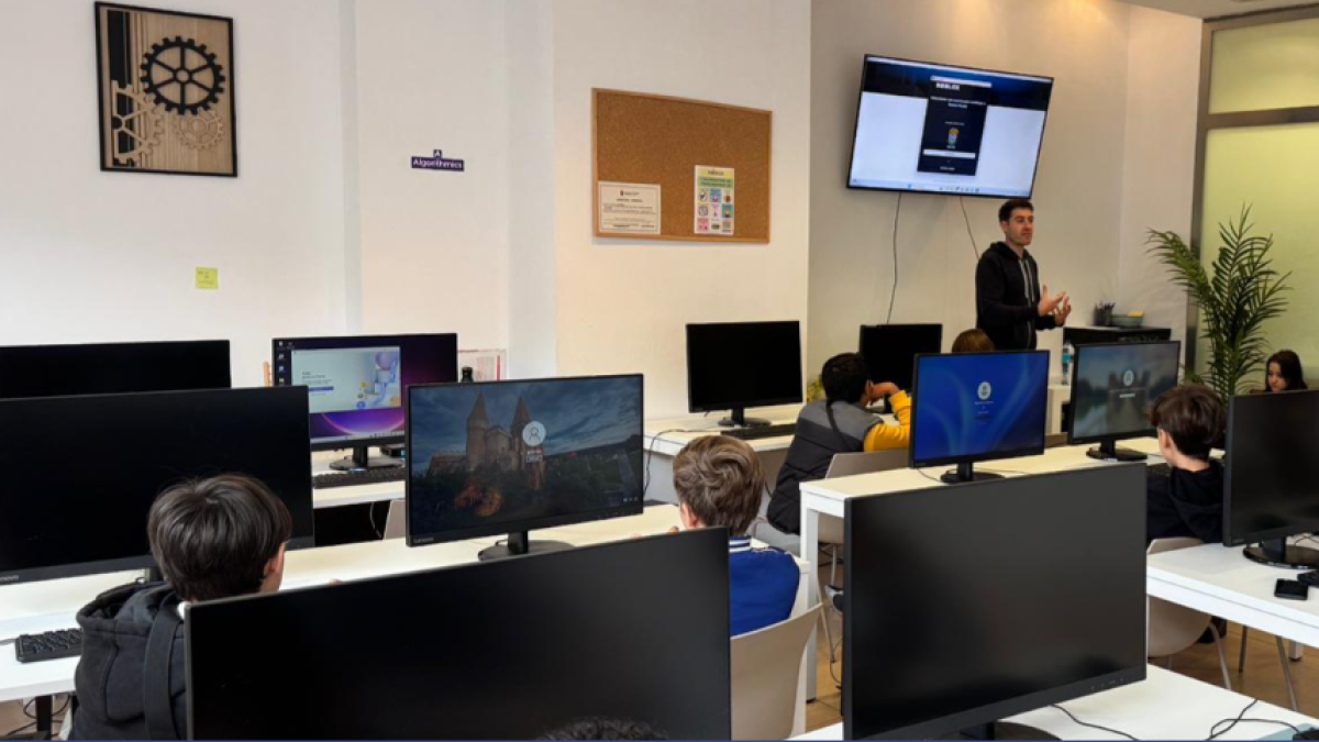 <![CDATA[La historia de Algorithmics Pamplona: crecer enseñando tecnología desde el cooperativismo]]>