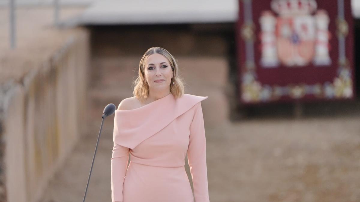 <![CDATA[María Guardiola promete en su toma de posesión que los derechos de la ciudadanía no estarán sometidos a ningún 