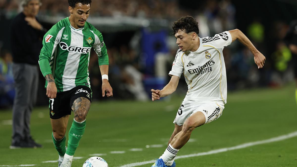 <![CDATA[Bellerín pone a bailar La Cartuja en el descuento]]>