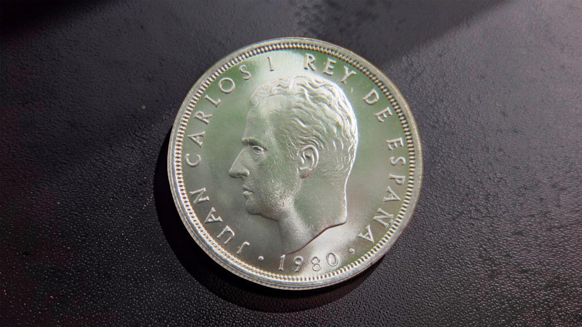 <![CDATA[Así es la moneda de 5 pesetas por la que piden 30.000 euros]]>