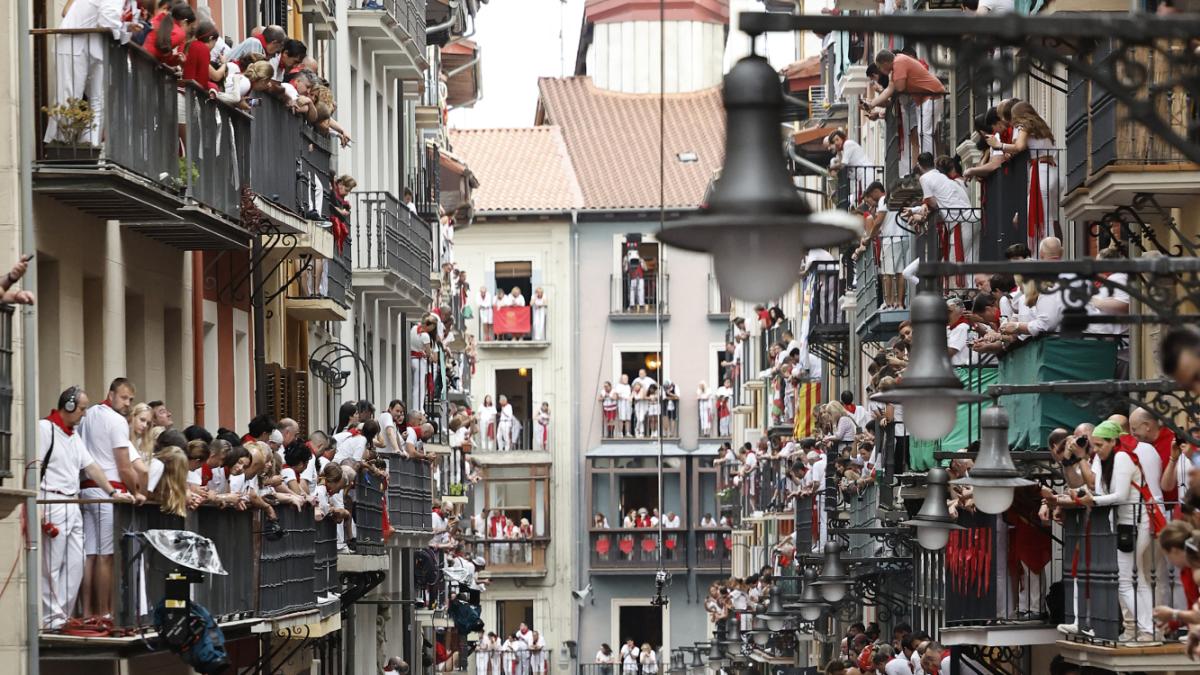 <![CDATA[Todo completo: este es el precio que se paga por ver el chupinazo desde un balcón de la plaza Consistorial]]>