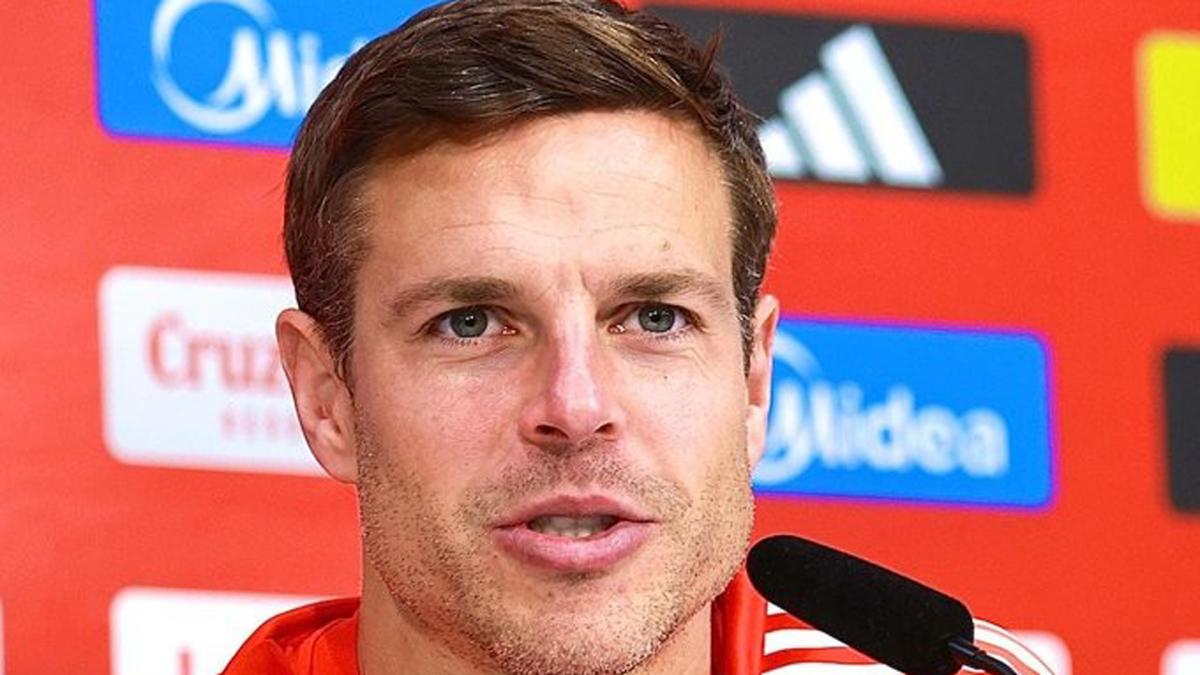 <![CDATA[Azpilicueta pide 