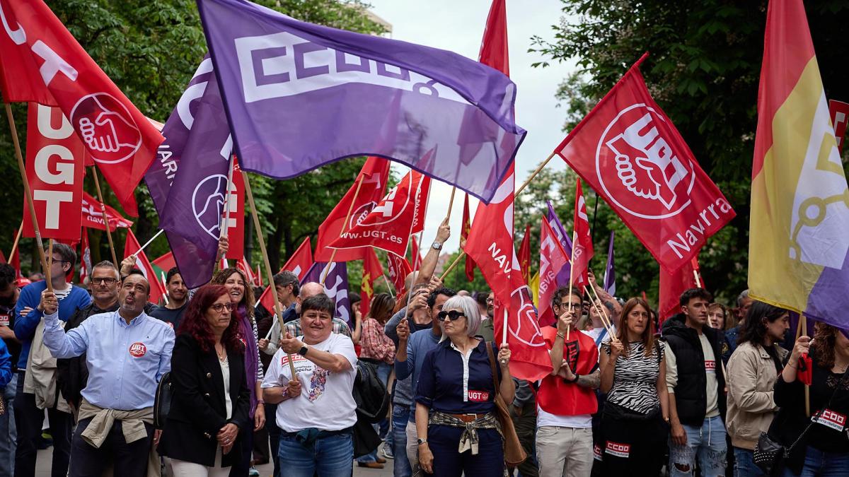 Fotos de la manifestación de UGT - CC OO por el 1 de mayo en Pamplona