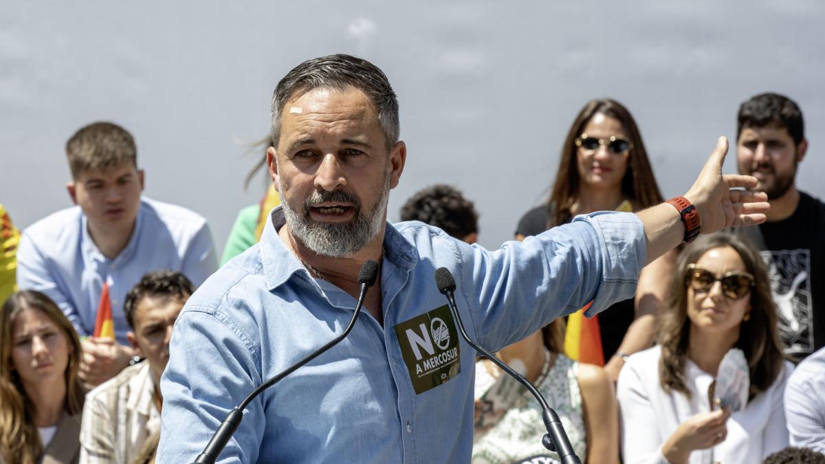 <![CDATA[Abascal eleva el nivel de insultos contra Sánchez y lo llama 