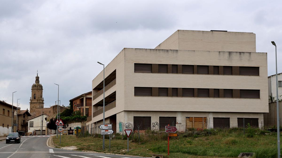 <![CDATA[Mendigorría hará un centro de día en el edificio que fue concebido como residencia]]>