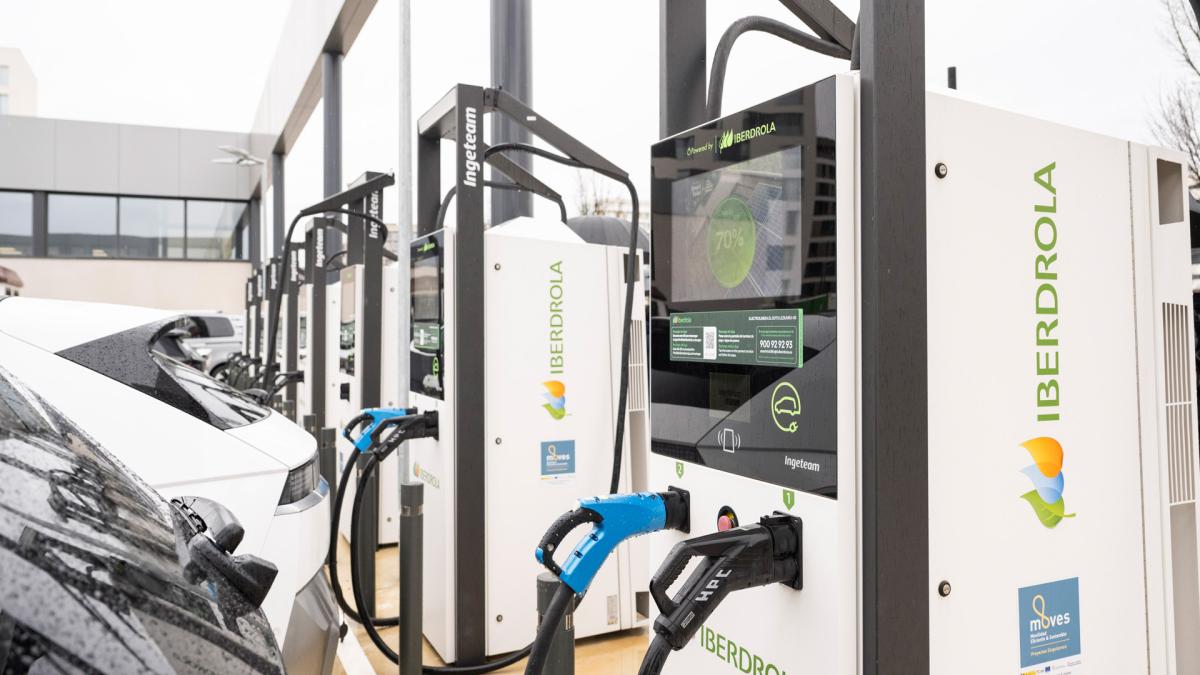 <![CDATA[El despliegue en Navarra de la red de recarga pública para coches eléctricos se ralentiza]]>