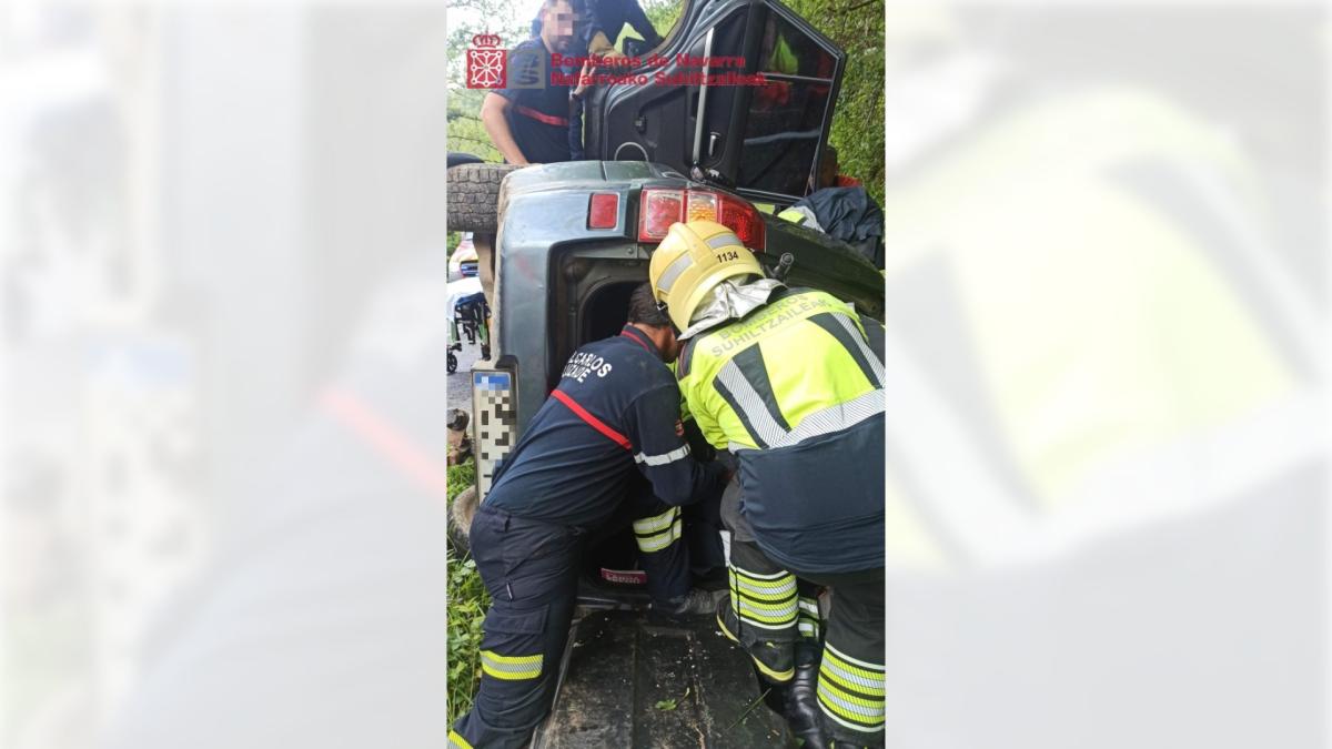 <![CDATA[Herido un hombre de 80 años tras salirse de la vía su vehículo en Valcarlos]]>