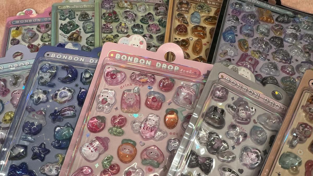 <![CDATA[La fiebre de las pegatinas vuelve a Japón con intercambios calculados y una demanda récord]]>