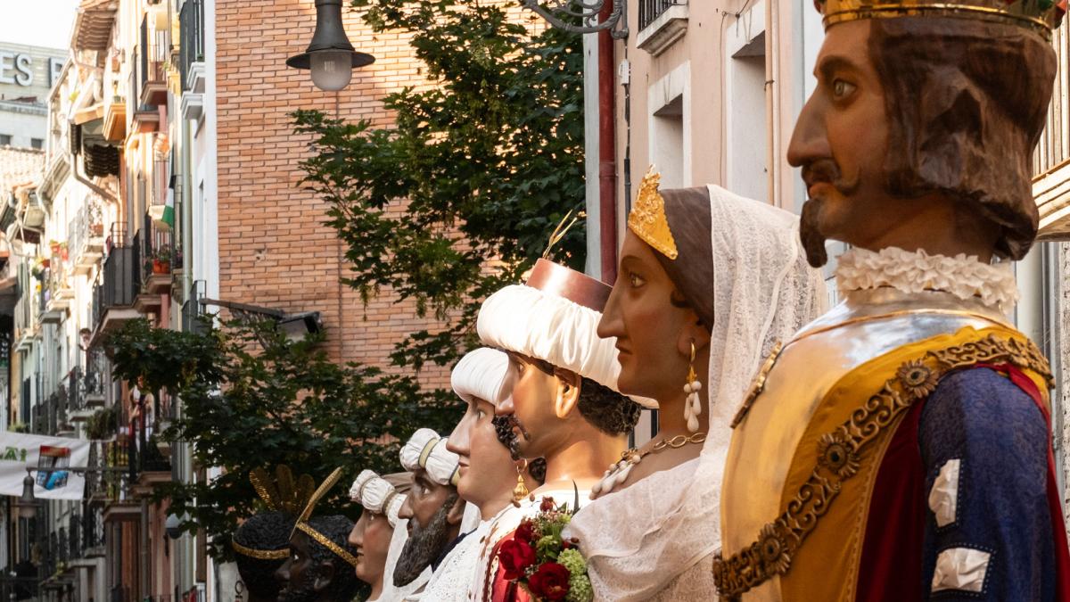 <![CDATA[Pamplona concede más de 111.000 euros a la Comparsa de Gigantes y Cabezudos para sufragar sus salidas por la ciudad este año]]>