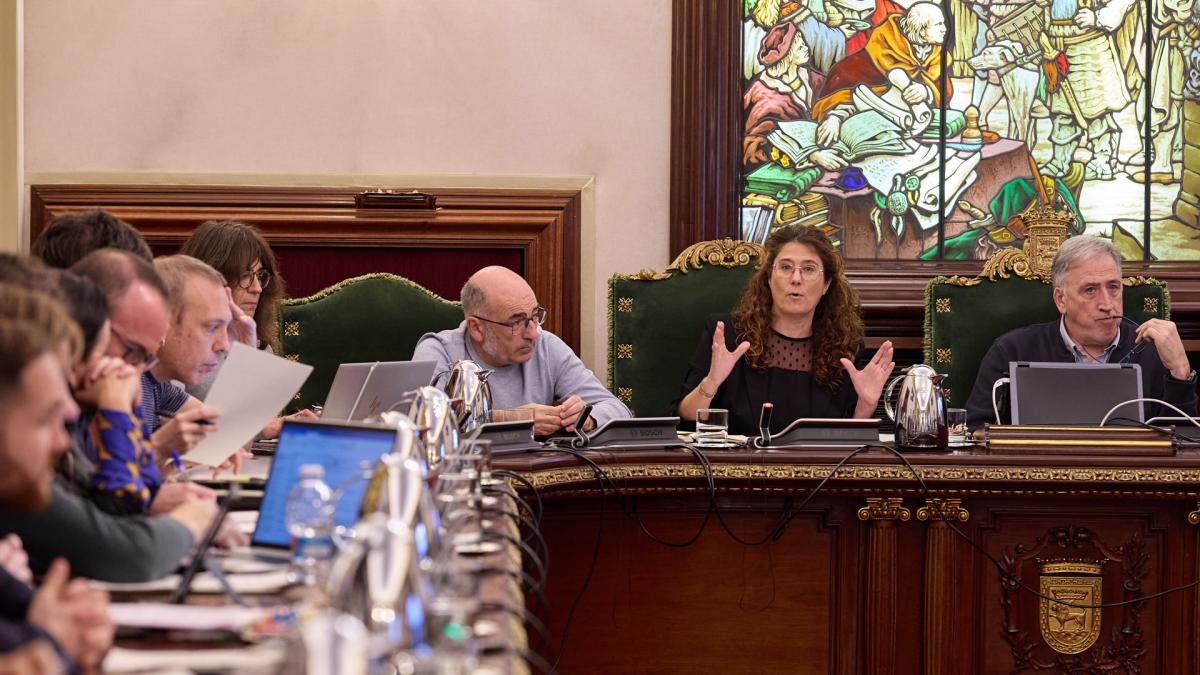 <![CDATA[7 de cada 10 pamploneses creen que sigue la deuda con las víctimas]]>