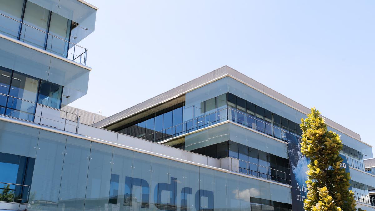 <![CDATA[Los Escribano venden su 14,3% en Indra mediante una colocación acelerada]]>