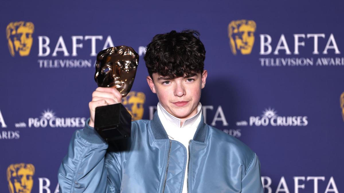 <![CDATA[La serie británica 'Adolescencia' arrasa con 4 máscaras en los premios BAFTA de Televisión]]>