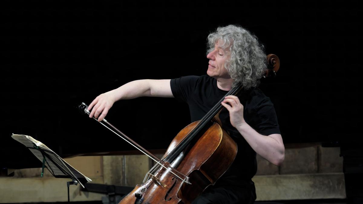 <![CDATA[Steven Isserlis, uno de los mejores violonchelistas del mundo, en Pamplona: 