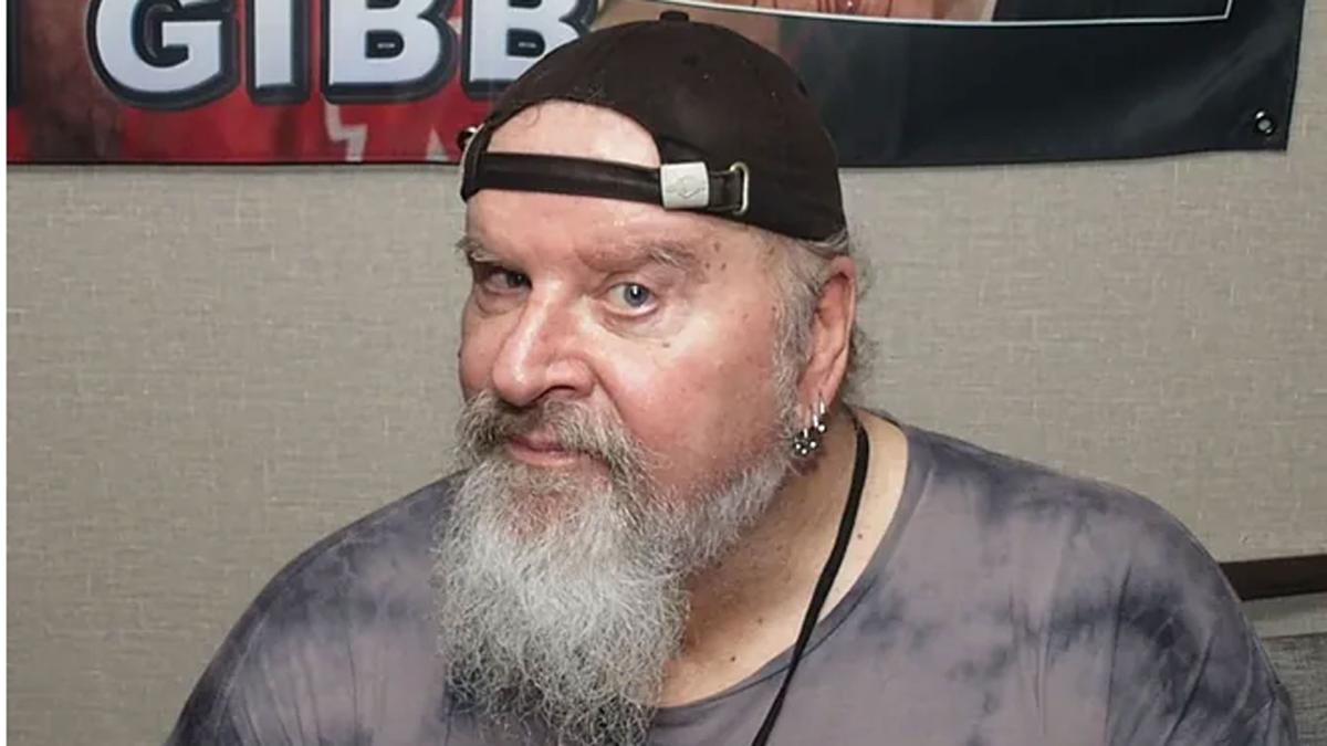 <![CDATA[Muere el actor Donald Gibb, a los 71 años, famoso por la saga 'La revancha de los novatos' y 'Contacto sangriento']]>