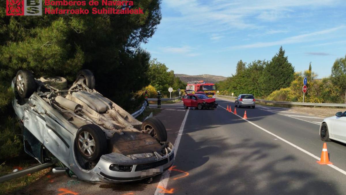 <![CDATA[Cuatro personas trasladadas tras colisionar dos vehículos en San Adrián]]>