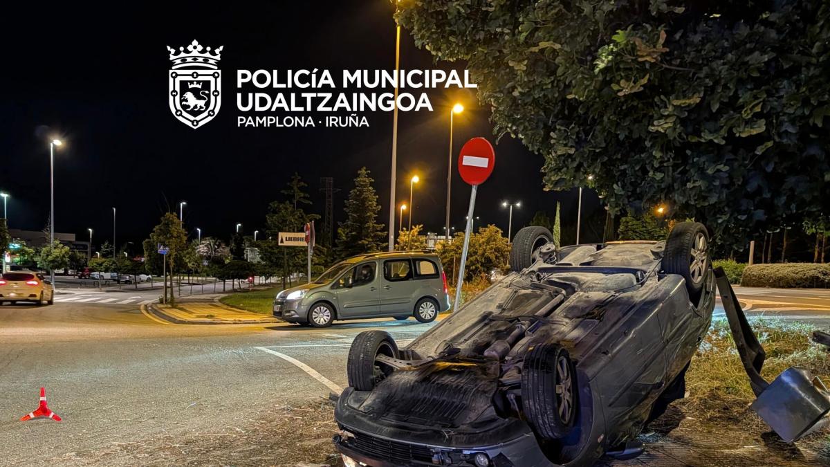 <![CDATA[Un conductor es trasladado al hospital tras sufrir un accidente en el polígono de Agustinos y dar positivo en alcohol]]>