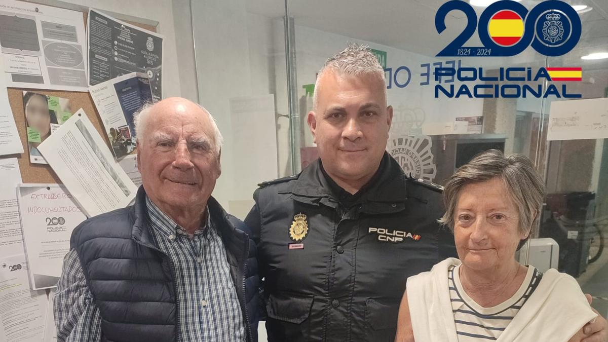 <![CDATA[Un policía nacional destinado en Pamplona salva a un hombre que se estaba atragantando en una gasolinera de Teruel]]>