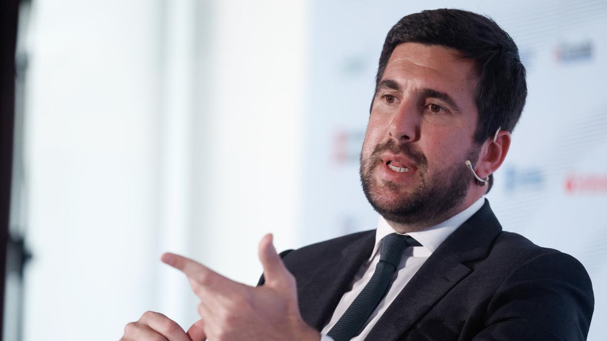 <![CDATA[Enrique Riquelme oficializa su candidatura a presidente del Real Madrid]]>