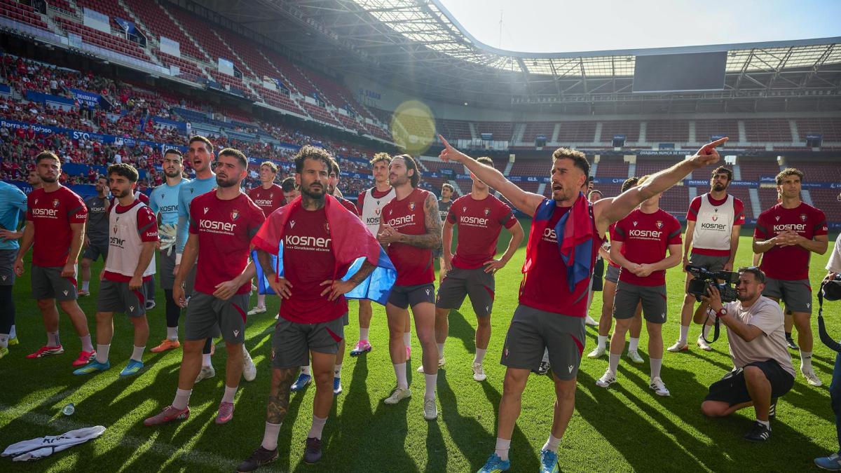 <![CDATA[Osasuna se da un baño de masas con unos 4.000 seguidores en las gradas]]>