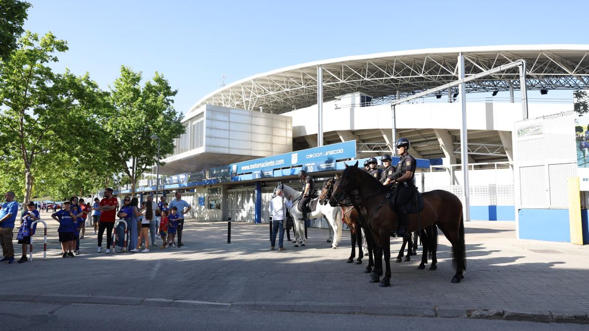 <![CDATA[Osasuna no está solo: del recibimiento en Barajas a la calma tensa en Getafe]]>