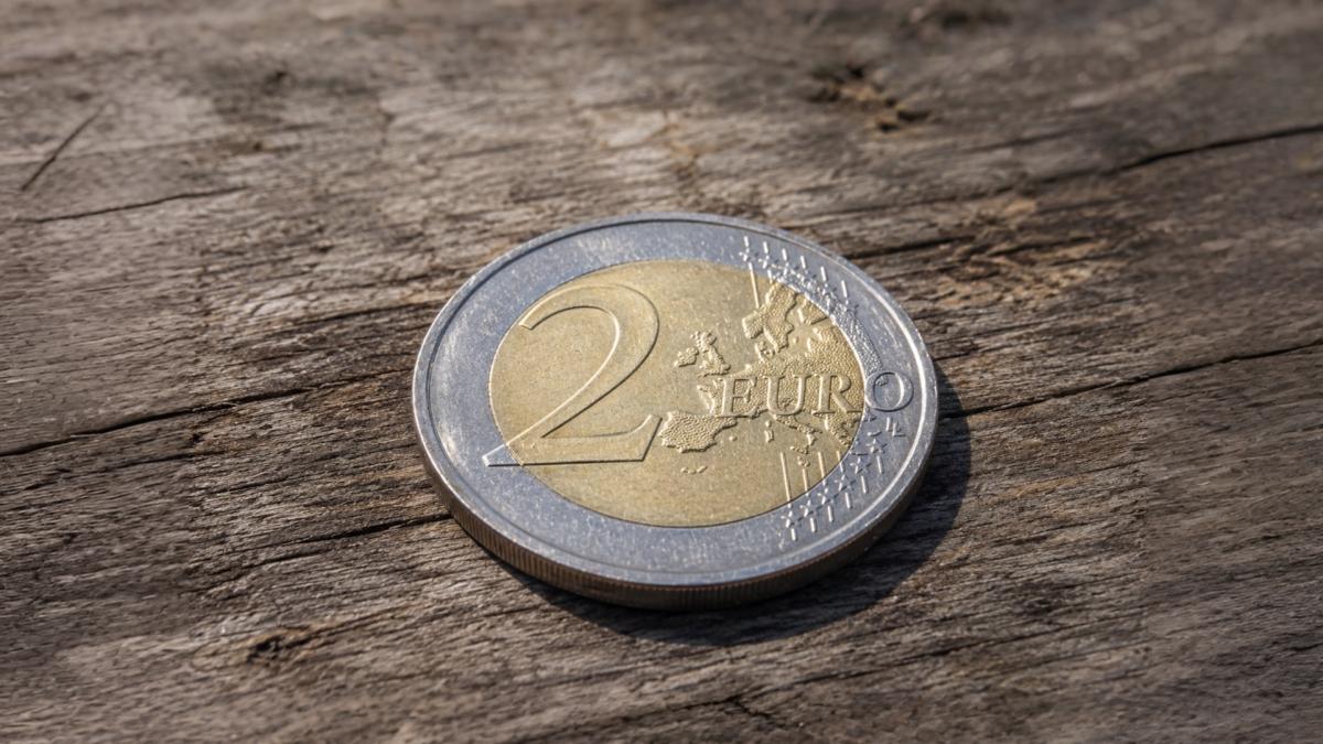 <![CDATA[Así es la moneda de 2 euros por la que piden 12.000 euros]]>