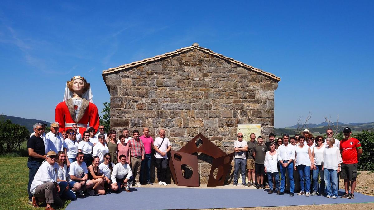 <![CDATA[Fotos de la inauguración de la escultura 'Maddalen' junto a la ermita de San Román de Aoiz]]>