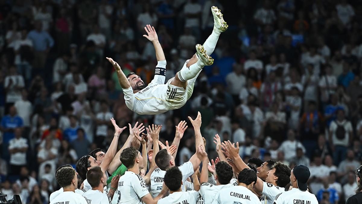 <![CDATA[Lewandowski, Carvajal, Griezmann... los cromos que se van del álbum de LaLiga]]>