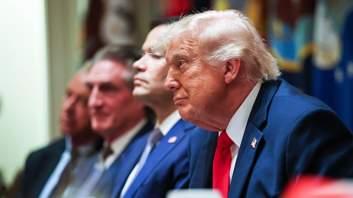 <![CDATA[Un juez prohíbe a Trump rebautizar con su nombre el Centro Kennedy de Washington]]>