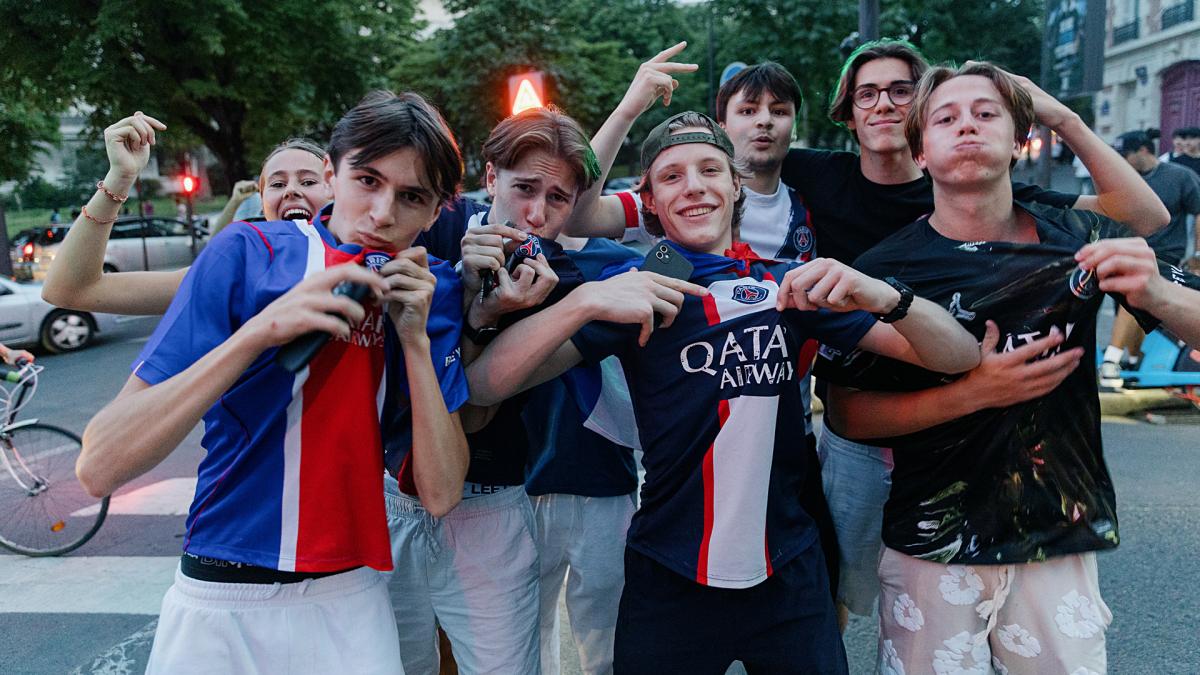 <![CDATA[Las celebraciones dejan más de 400 detenidos en una noche de disturbios en Francia]]>