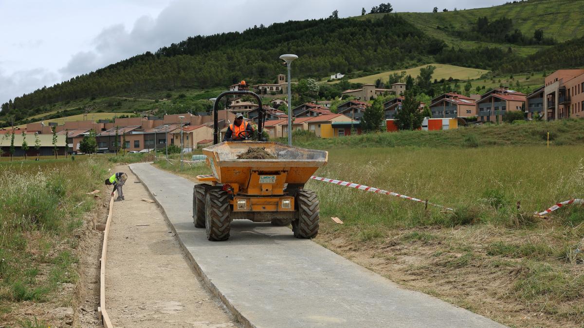 <![CDATA[Obras para unir mediante un carril bici Olloki y Huarte]]>