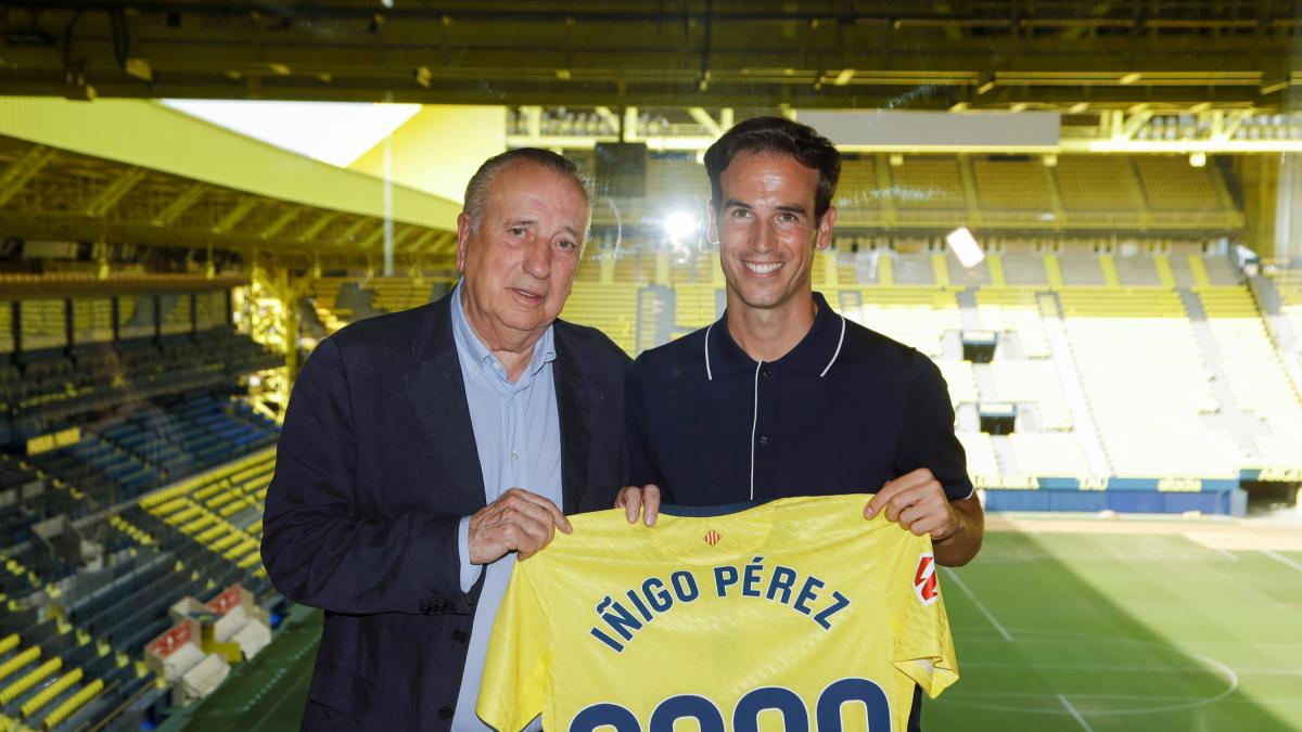 <![CDATA[Íñigo Pérez, en su presentación con el Villarreal: 