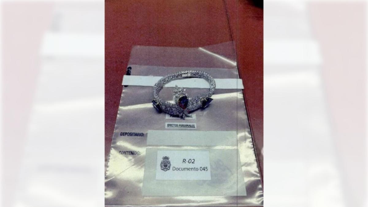 <![CDATA[El juez ordena tasar las joyas halladas en el registro a la oficina de Zapatero]]>