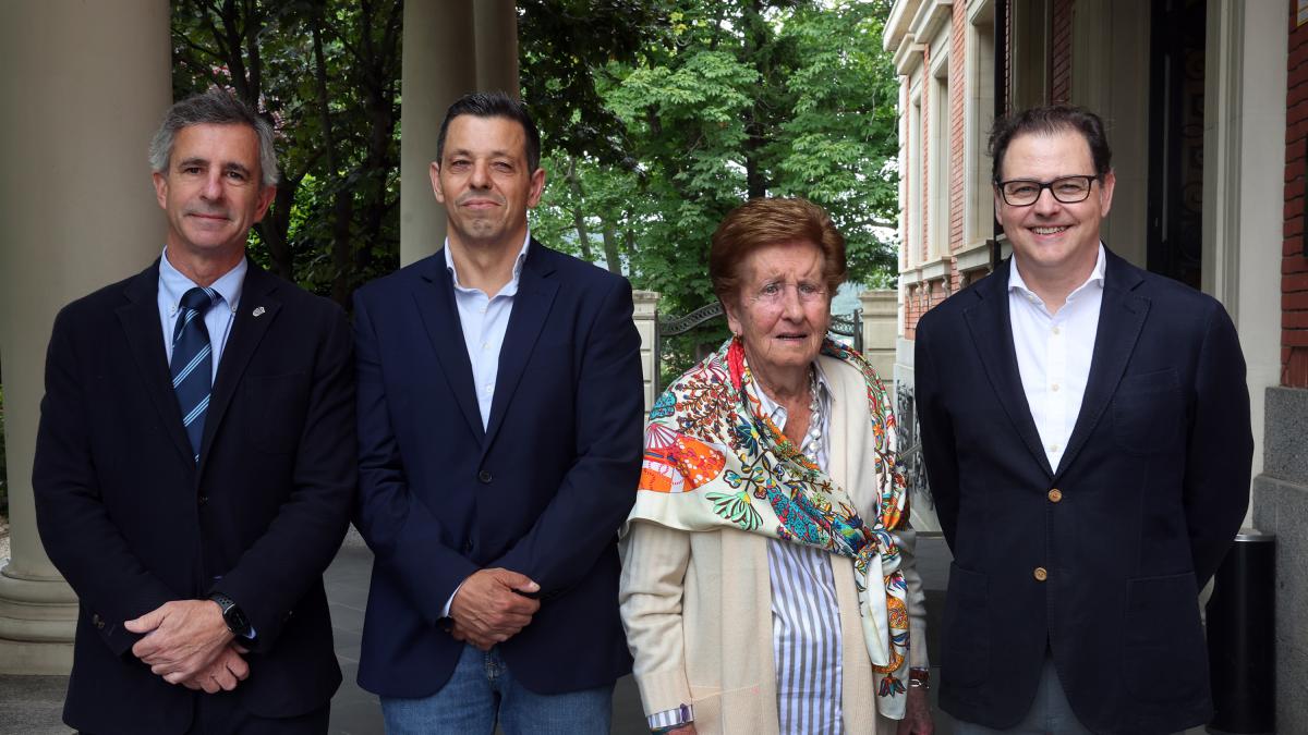 <![CDATA[El doctorando David González y el doctor Francisco Javier Olivar, premios a la investigación sobre el suicidio]]>