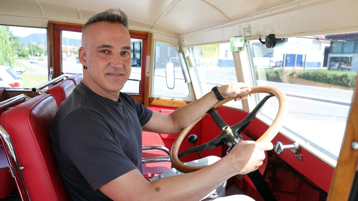 <![CDATA[El autobús centenario que vuelve a arrancar en Pamplona]]>