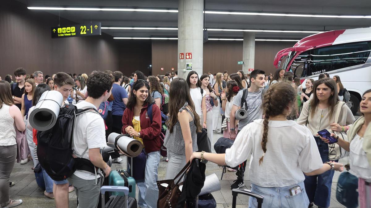 <![CDATA[Cientos de navarros viajan a Madrid para ver al Papa León XIV]]>
