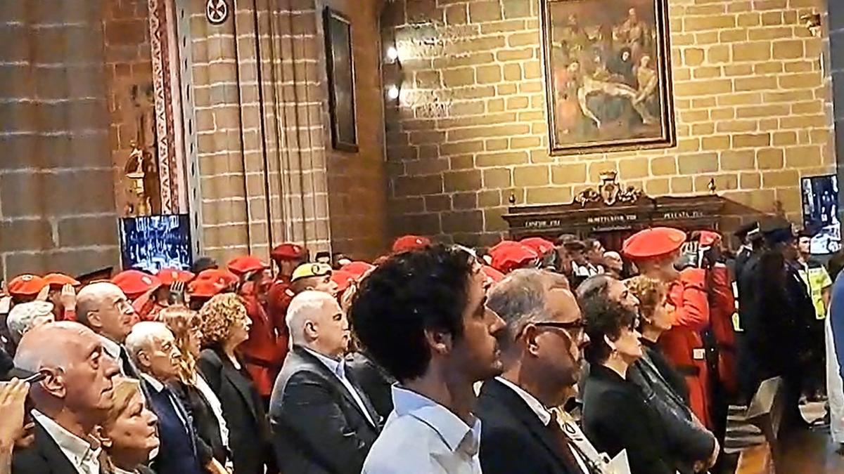 <![CDATA[Vídeo con el coro de la Policía Foral cantando en el funeral por los compañeros fallecidos en Elgoibar]]>
