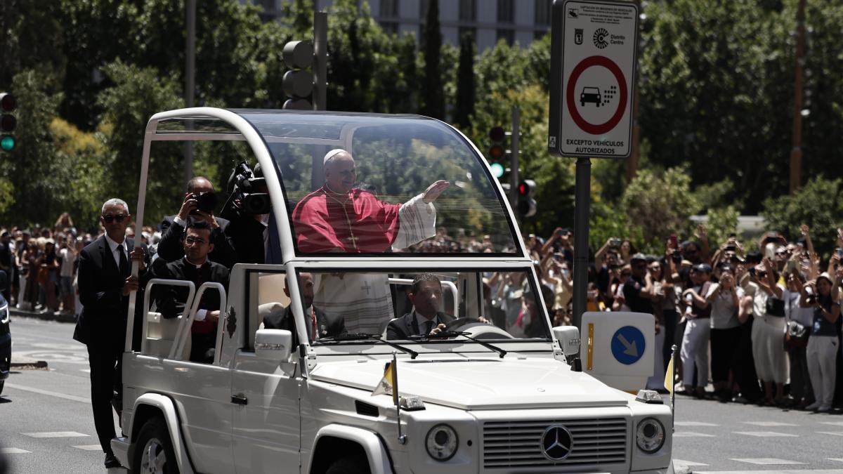 <![CDATA[¿Por qué todos los coches del Papa tienen la misma matrícula?]]>