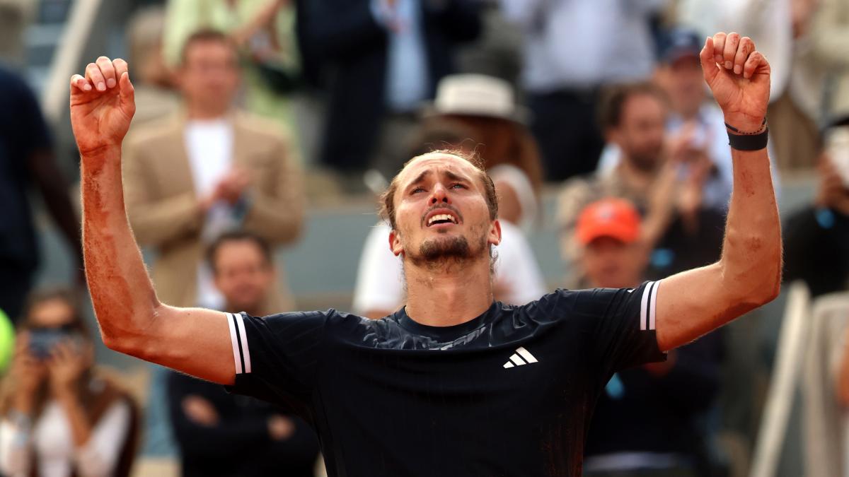 <![CDATA[Zverev sufre para romper su maleficio con los 'gran