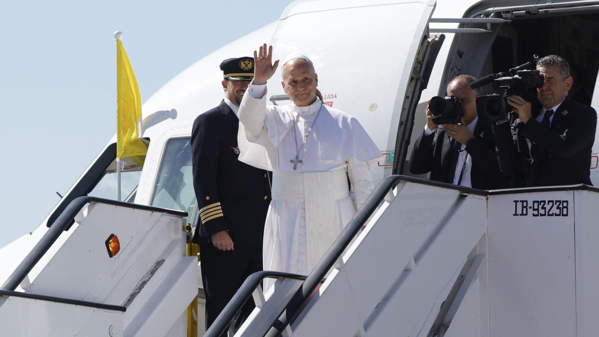 <![CDATA[El Papa viaja a Barcelona tras movilizar en 4 días 