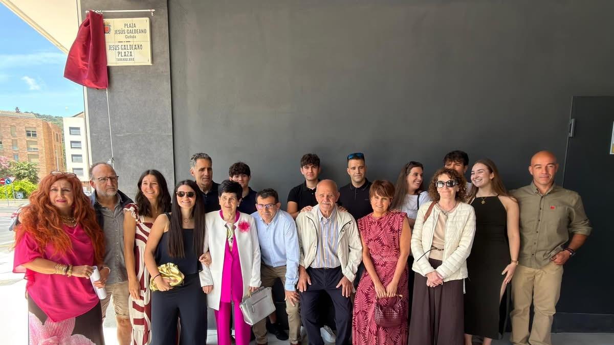 <![CDATA[Inaugurada en Estella la plaza en homenaj
