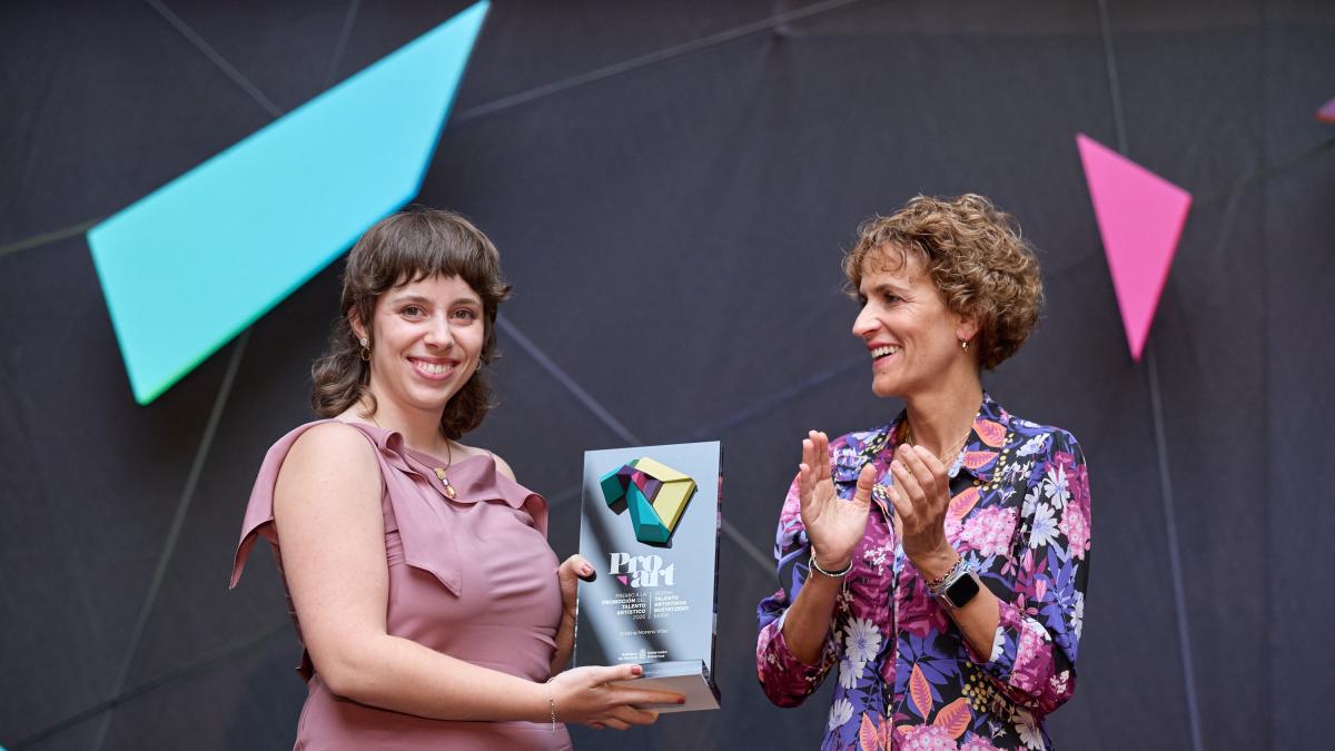 <![CDATA[La ilustradora Cristina Moreno recibe el Premio a l