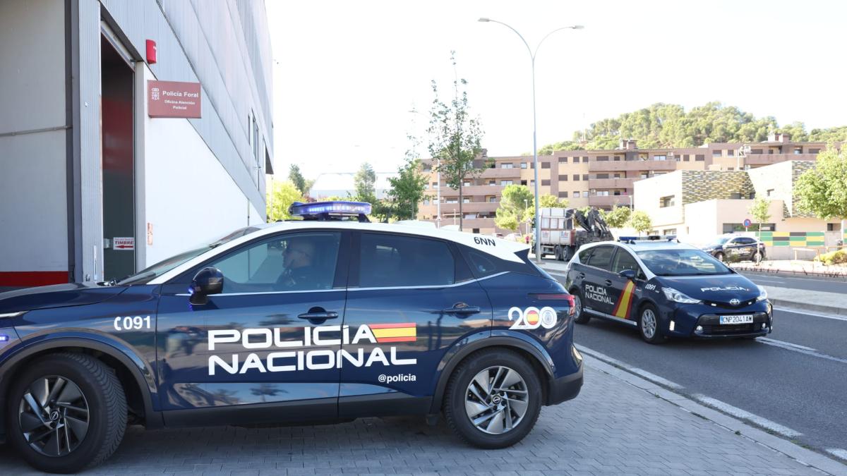 Entrada de Ramón Lázaro y su madre a los juzgados de Tudela 
