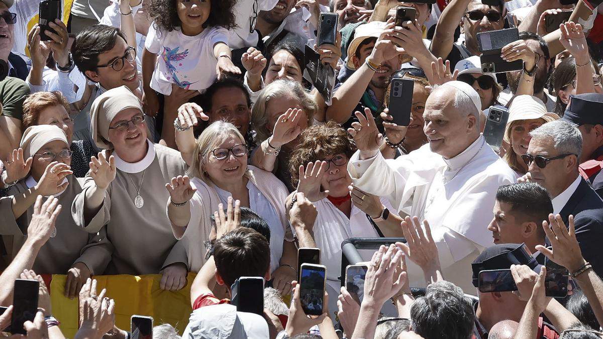 El papa pide en Montserrat cultivar el amor en el debate pol