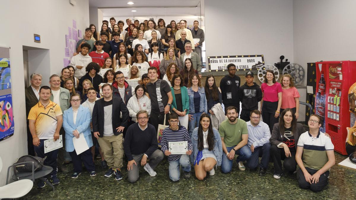El Ayuntamiento de Pamplona reconoce la labor de 64 correspo