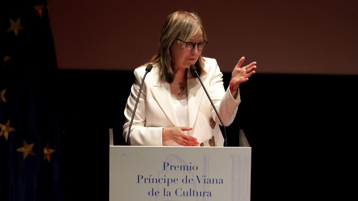 Photos of the award of the Prince of Viana Award to the singer Aurora Beltrán
