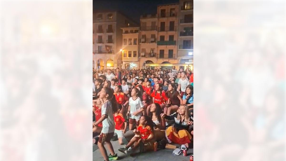Nervios y emoción en la plaza de los Fueros de Estella – Diario de Navarra