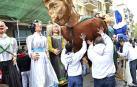 Comparsa de gigantes durante las fiestas de San Jorge