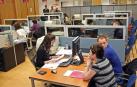 Imagen de una oficina de Hacienda en Pamplona. Los empleados públicos podrían aumentar en 50 minutos su jornada semanal. 	BUXENS