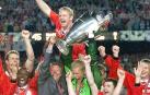 Sir Alex Ferguson se jubila. El Manchester United ha comunicado oficialmente que Ferguson, de 71 años, dejará de ser entrenador del conjunto inglés a final de temporada tras 26 temporadas en el banquillo de Old Trafford.